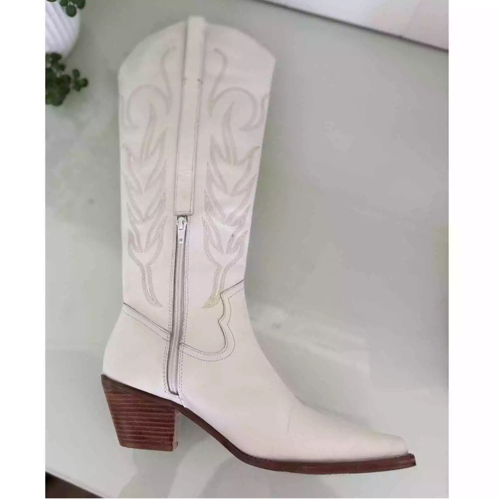 Agency Boot, Size 10, Genuine Leather, Designer Matisse White 2" Heel - Picture 5 of 13